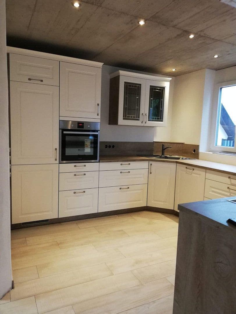 Prenájom domu 240 m², pozemek 2.300 m², Friedenweiler, Bádensko-Wurttembersko Prenájom domu 240 m², pozemek 2.300 m², Friedenweiler, Bádensko-Wurttembersko