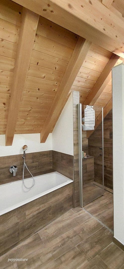 Prenájom domu 240 m², pozemek 2.300 m², Friedenweiler, Bádensko-Wurttembersko Prenájom domu 240 m², pozemek 2.300 m², Friedenweiler, Bádensko-Wurttembersko
