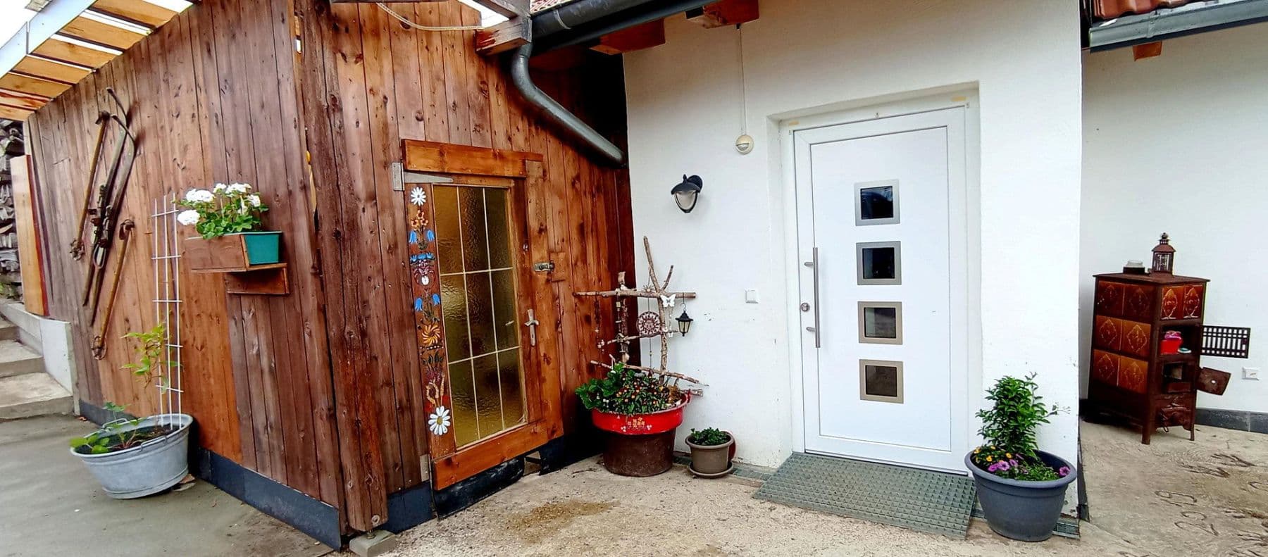Prenájom domu 240 m², pozemek 2.300 m², Friedenweiler, Bádensko-Wurttembersko Prenájom domu 240 m², pozemek 2.300 m², Friedenweiler, Bádensko-Wurttembersko