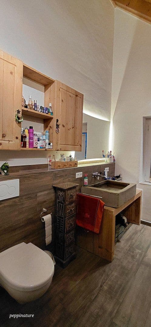 Prenájom domu 240 m², pozemek 2.300 m², Friedenweiler, Bádensko-Wurttembersko Prenájom domu 240 m², pozemek 2.300 m², Friedenweiler, Bádensko-Wurttembersko
