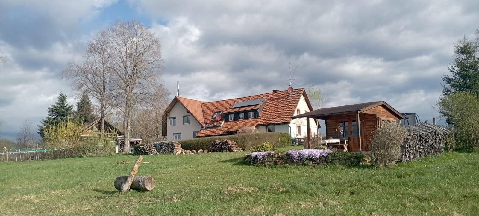 Prenájom domu 240 m², pozemek 2.300 m², Friedenweiler, Bádensko-Wurttembersko Prenájom domu 240 m², pozemek 2.300 m², Friedenweiler, Bádensko-Wurttembersko