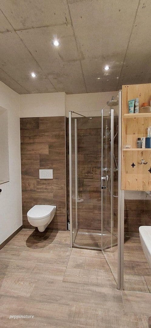 Prenájom domu 240 m², pozemek 2.300 m², Friedenweiler, Bádensko-Wurttembersko Prenájom domu 240 m², pozemek 2.300 m², Friedenweiler, Bádensko-Wurttembersko
