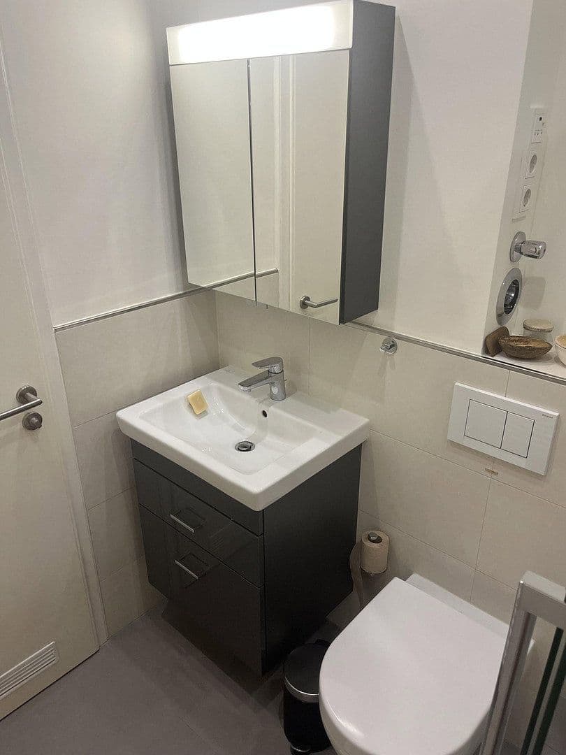 Predaj bytu 3-izbový 80 m², Berlin, Berlín Predaj bytu 3-izbový 80 m², Berlin, Berlín