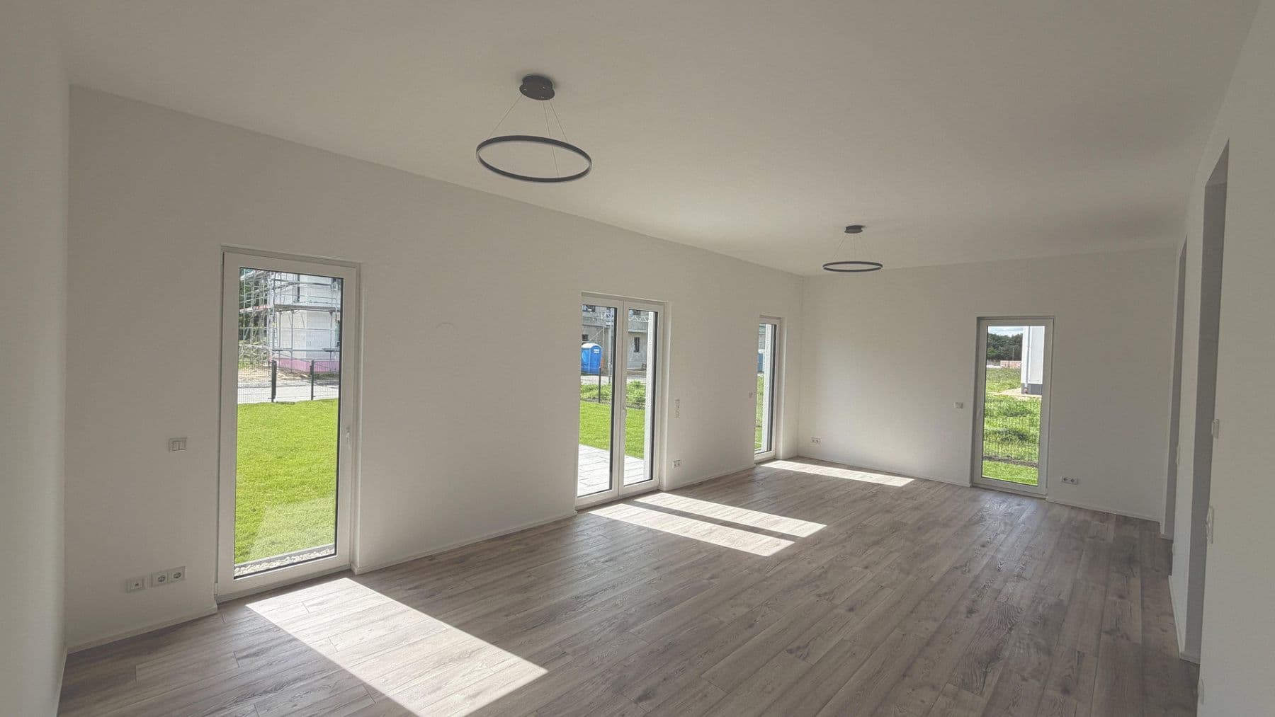 Predaj domu 140 m², pozemek 473 m², Ludwigsfelde, Brandenbursko Predaj domu 140 m², pozemek 473 m², Ludwigsfelde, Brandenbursko