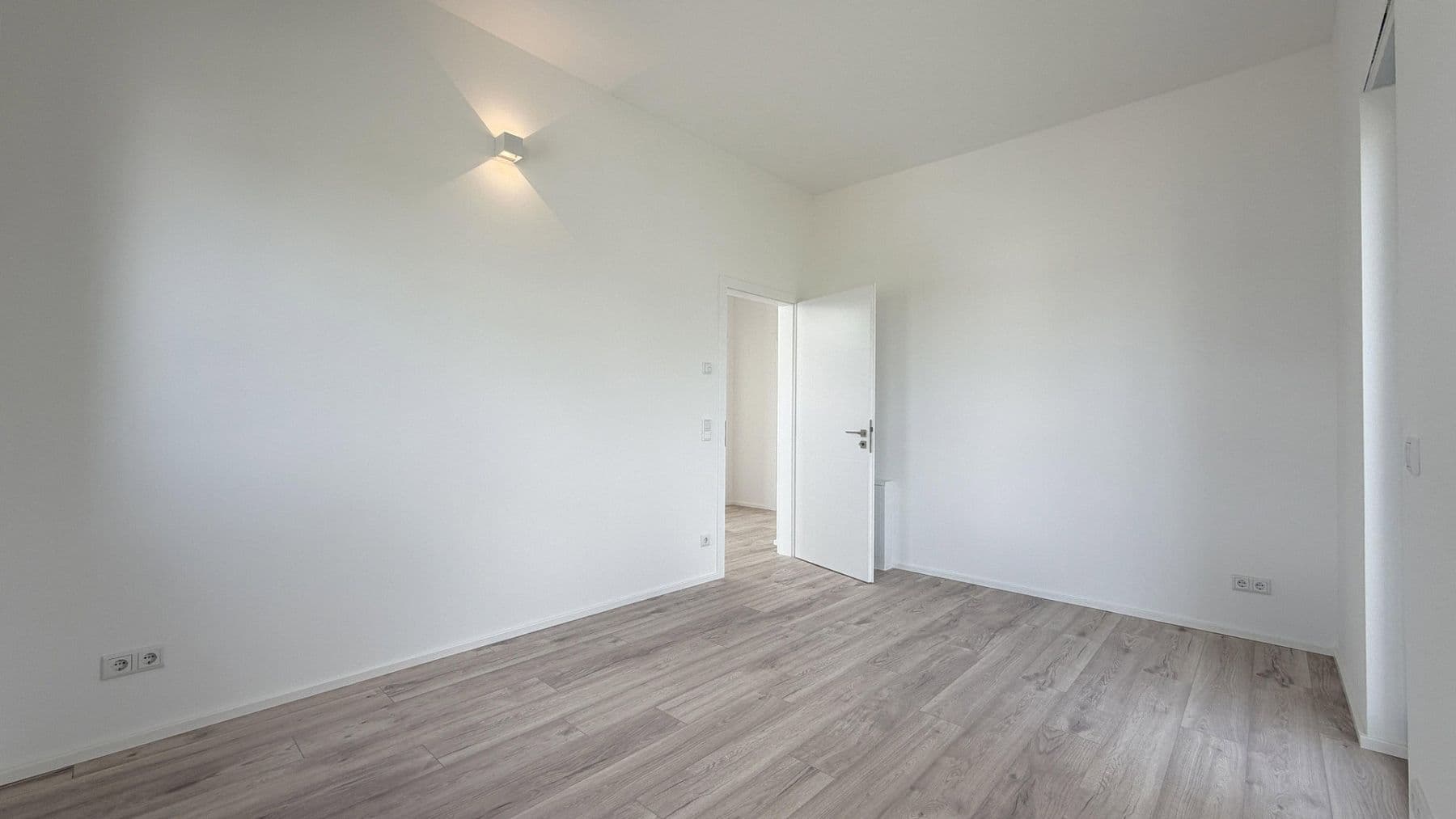 Predaj domu 140 m², pozemek 473 m², Ludwigsfelde, Brandenbursko Predaj domu 140 m², pozemek 473 m², Ludwigsfelde, Brandenbursko