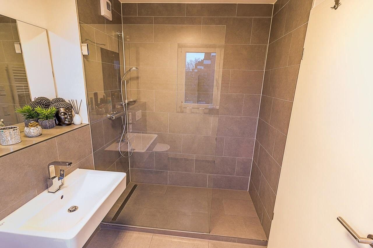 Predaj bytu 3-izbový 94 m², Friedrich-Karl-Str. 135, Köln, Severné Porýnie - Westfálsko Predaj bytu 3-izbový 94 m², Friedrich-Karl-Str. 135, Köln, Severné Porýnie - Westfálsko
