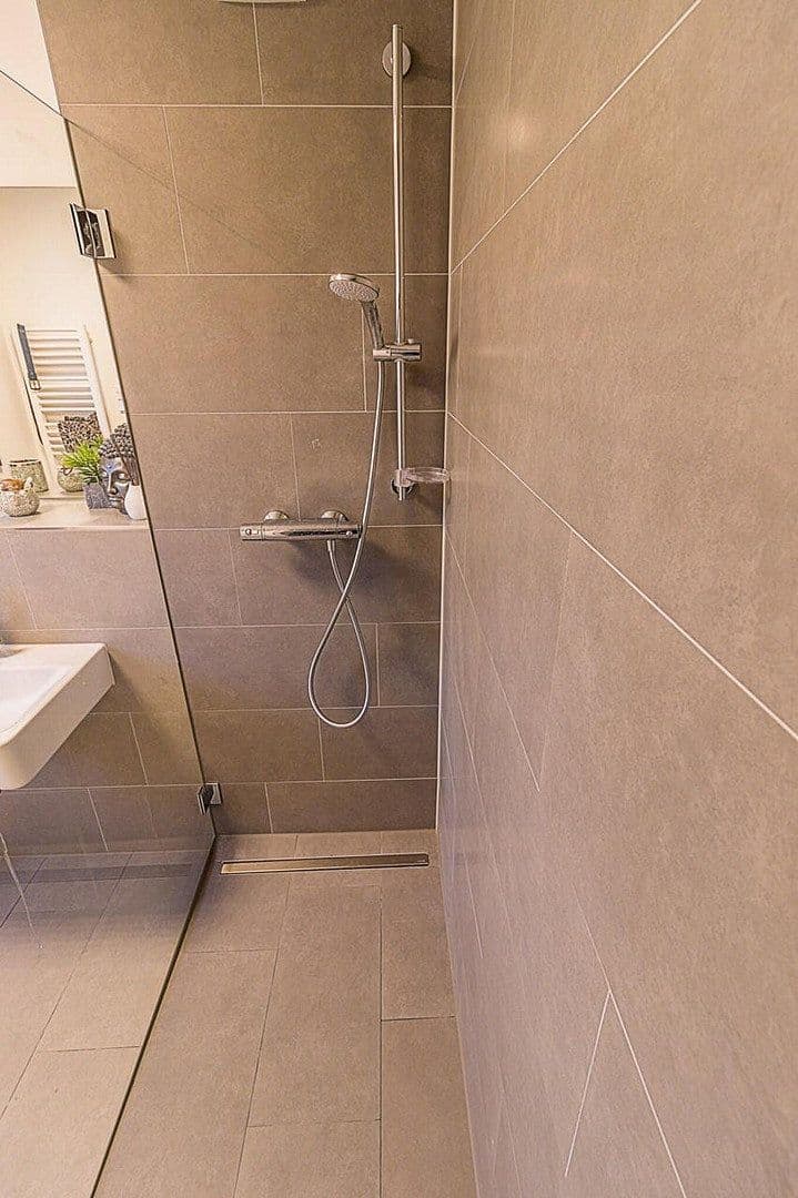 Predaj bytu 3-izbový 94 m², Friedrich-Karl-Str. 135, Köln, Severné Porýnie - Westfálsko Predaj bytu 3-izbový 94 m², Friedrich-Karl-Str. 135, Köln, Severné Porýnie - Westfálsko