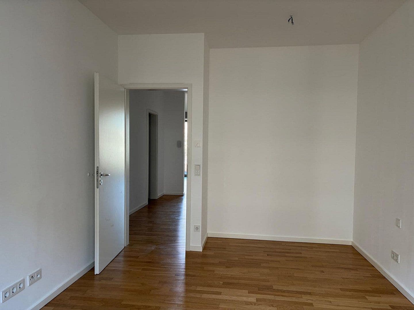 Predaj bytu 3-izbový 75 m², Berlin, Berlín Predaj bytu 3-izbový 75 m², Berlin, Berlín