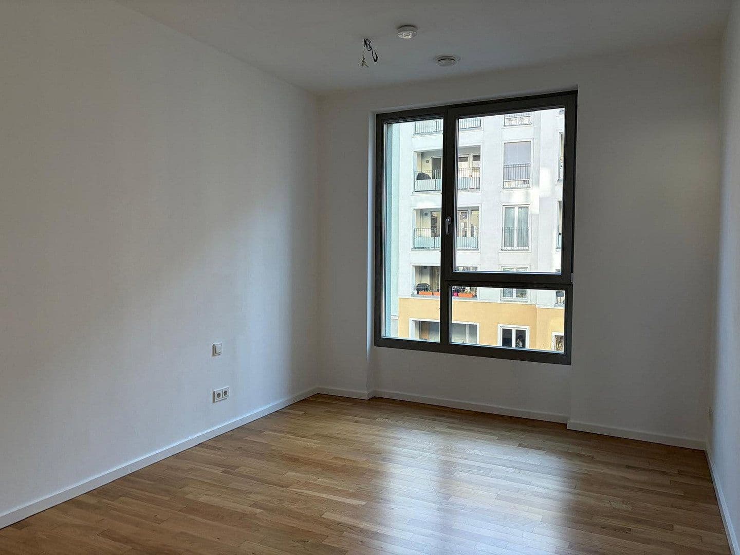 Predaj bytu 3-izbový 75 m², Berlin, Berlín Predaj bytu 3-izbový 75 m², Berlin, Berlín