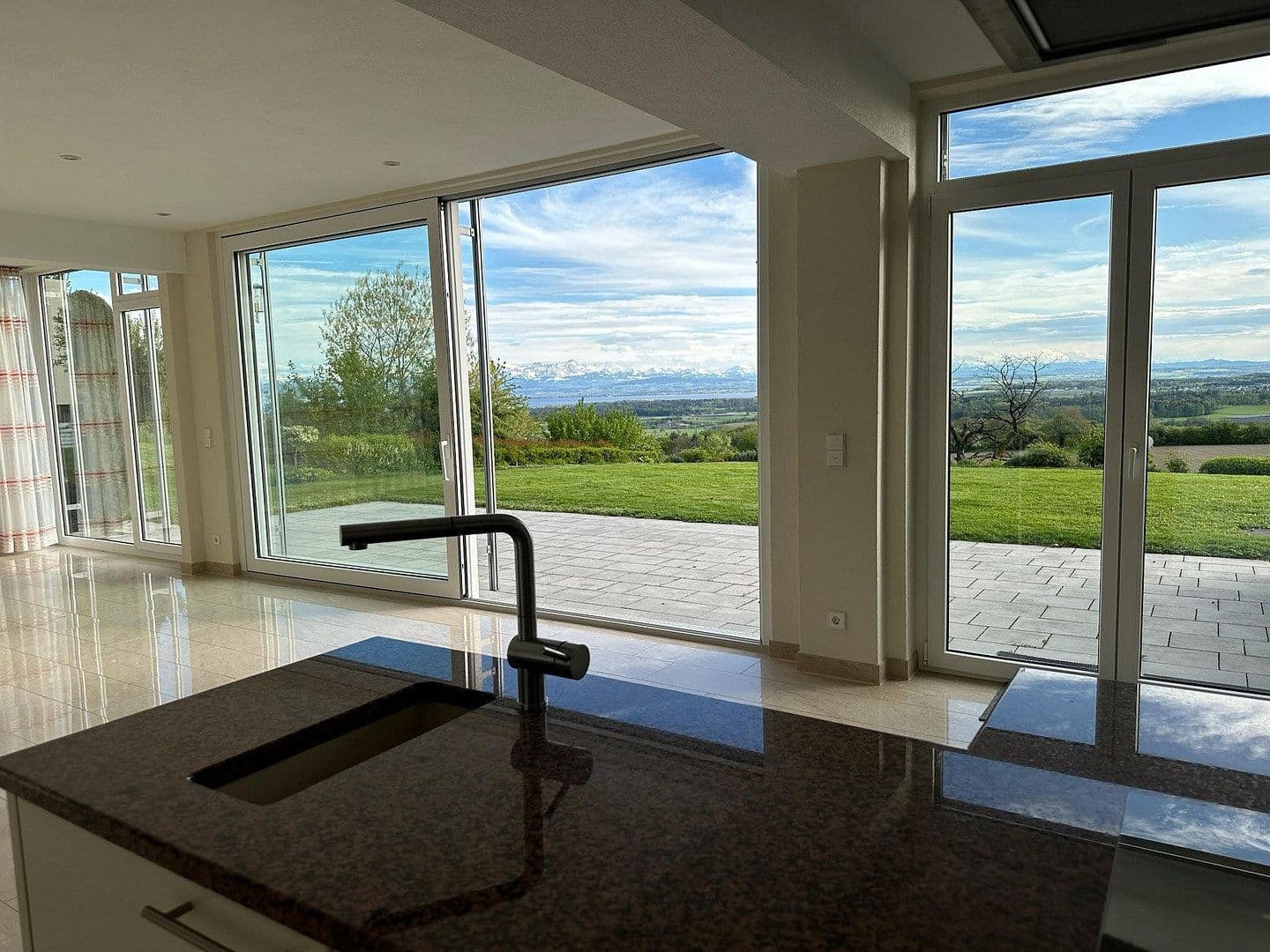 Prenájom bytu 3-izbový 152 m², Markdorf, Bádensko-Wurttembersko Prenájom bytu 3-izbový 152 m², Markdorf, Bádensko-Wurttembersko