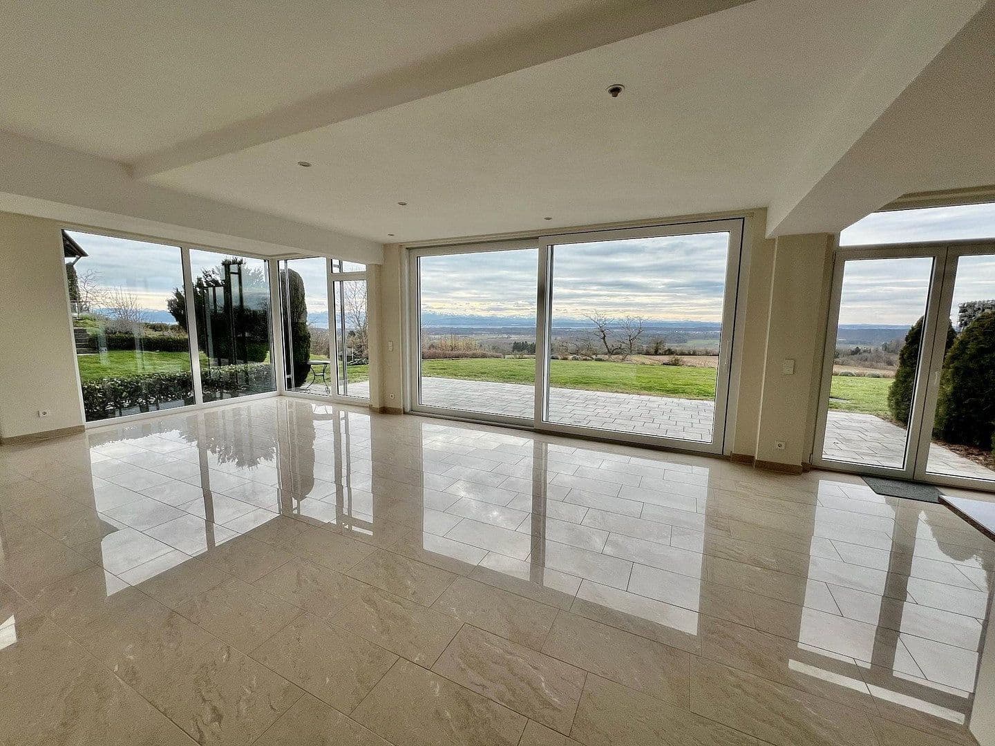 Prenájom bytu 3-izbový 152 m², Markdorf, Bádensko-Wurttembersko Prenájom bytu 3-izbový 152 m², Markdorf, Bádensko-Wurttembersko