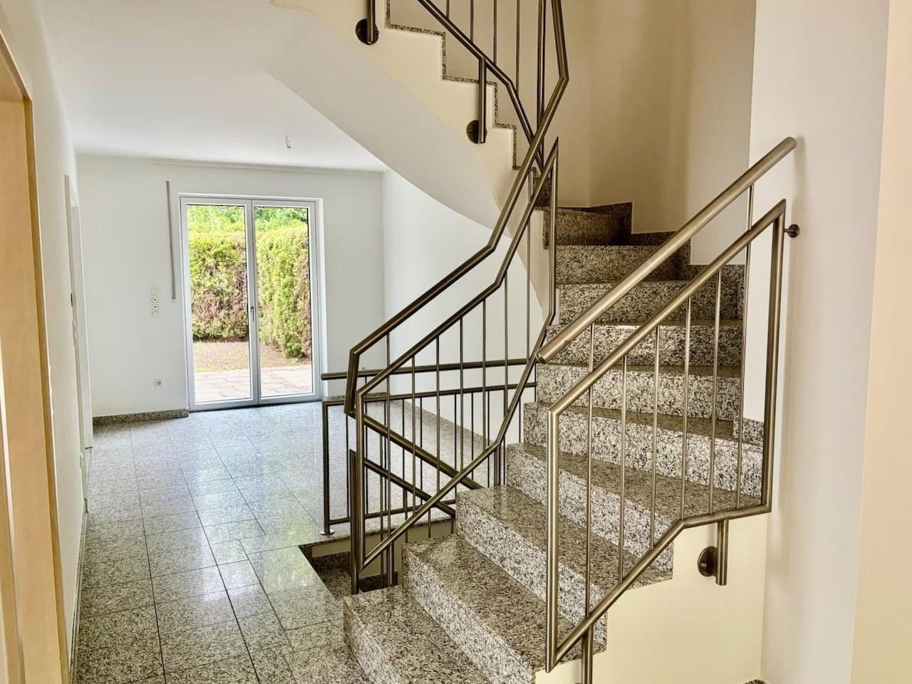 Prenájom domu 172 m², pozemek 325 m², München, Bavorsko Prenájom domu 172 m², pozemek 325 m², München, Bavorsko