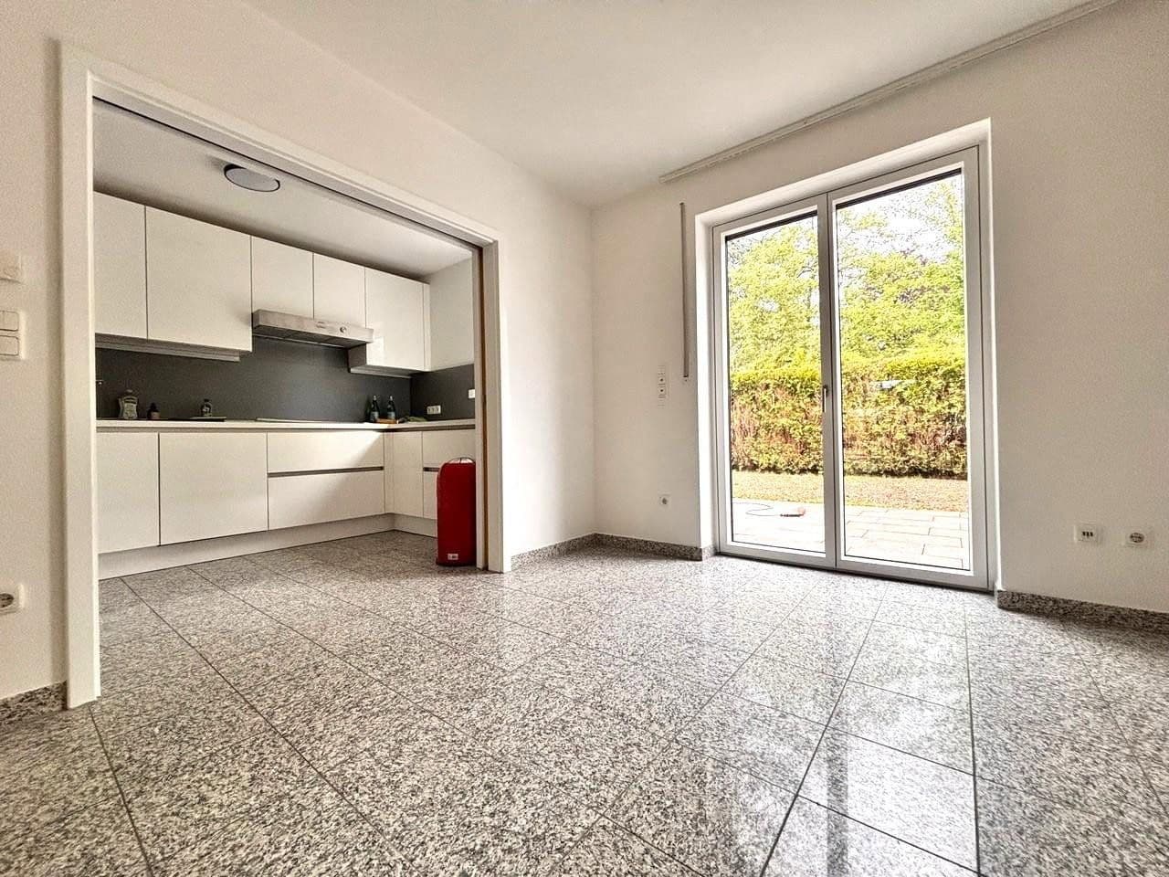 Prenájom domu 172 m², pozemek 325 m², München, Bavorsko Prenájom domu 172 m², pozemek 325 m², München, Bavorsko