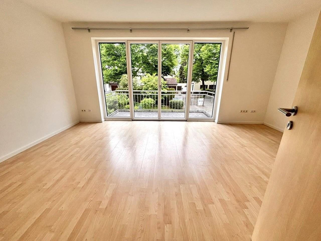 Prenájom domu 172 m², pozemek 325 m², München, Bavorsko Prenájom domu 172 m², pozemek 325 m², München, Bavorsko