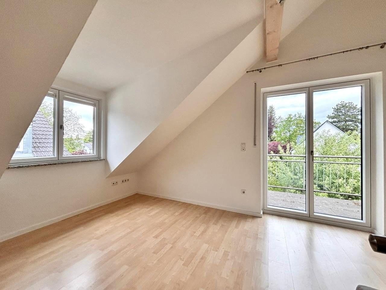Prenájom domu 172 m², pozemek 325 m², München, Bavorsko Prenájom domu 172 m², pozemek 325 m², München, Bavorsko