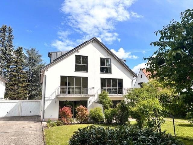 Prenájom domu 172 m², pozemek 325 m², München, Bavorsko Prenájom domu 172 m², pozemek 325 m², München, Bavorsko