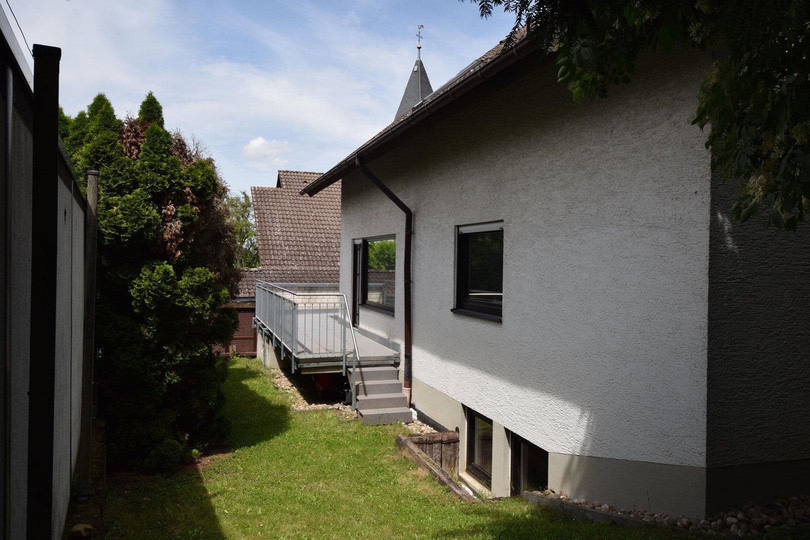 Predaj domu 197 m², pozemek 383 m², Seeheim-Jugenheim, Hesensko Predaj domu 197 m², pozemek 383 m², Seeheim-Jugenheim, Hesensko