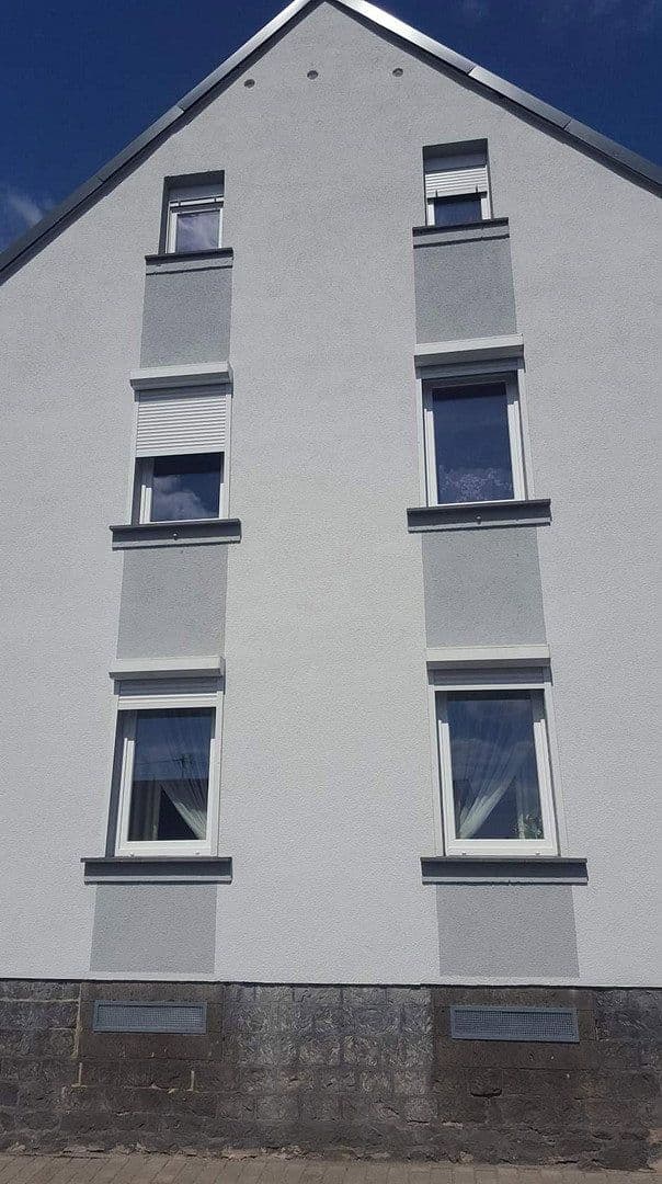 Predaj domu 223 m², pozemek 220 m², Hochstraße 30, Thür, Porýnie-Falcko Predaj domu 223 m², pozemek 220 m², Hochstraße 30, Thür, Porýnie-Falcko