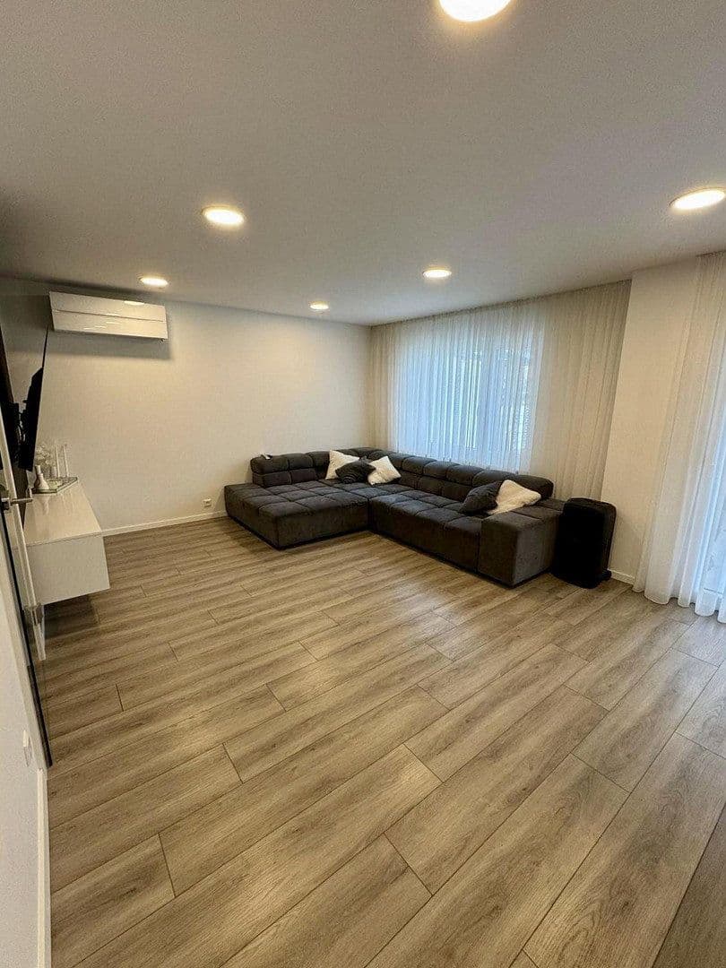 Predaj domu 110 m², pozemek 395 m², Forlenweg 16, Rastatt, Bádensko-Wurttembersko Predaj domu 110 m², pozemek 395 m², Forlenweg 16, Rastatt, Bádensko-Wurttembersko