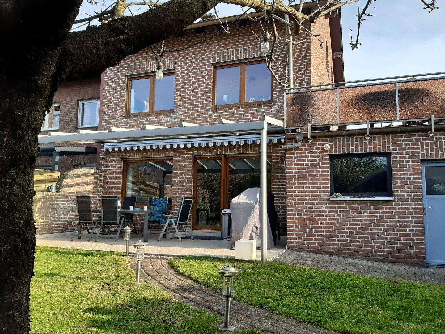 Predaj domu 231 m², pozemek 371 m², Dinslaken, Severné Porýnie - Westfálsko Predaj domu 231 m², pozemek 371 m², Dinslaken, Severné Porýnie - Westfálsko