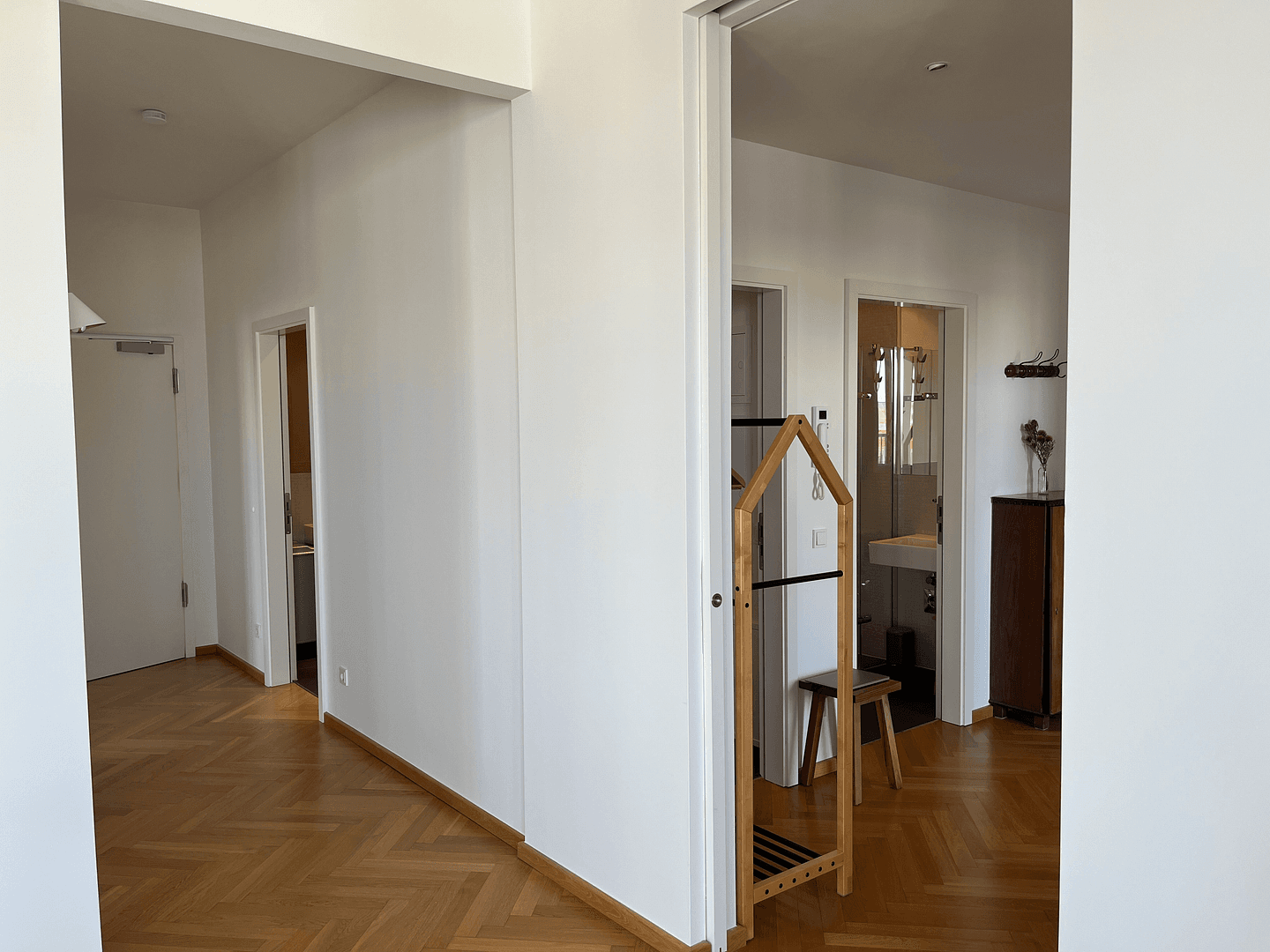 Prenájom bytu 3-izbový 120 m², Berlin, Berlín Prenájom bytu 3-izbový 120 m², Berlin, Berlín