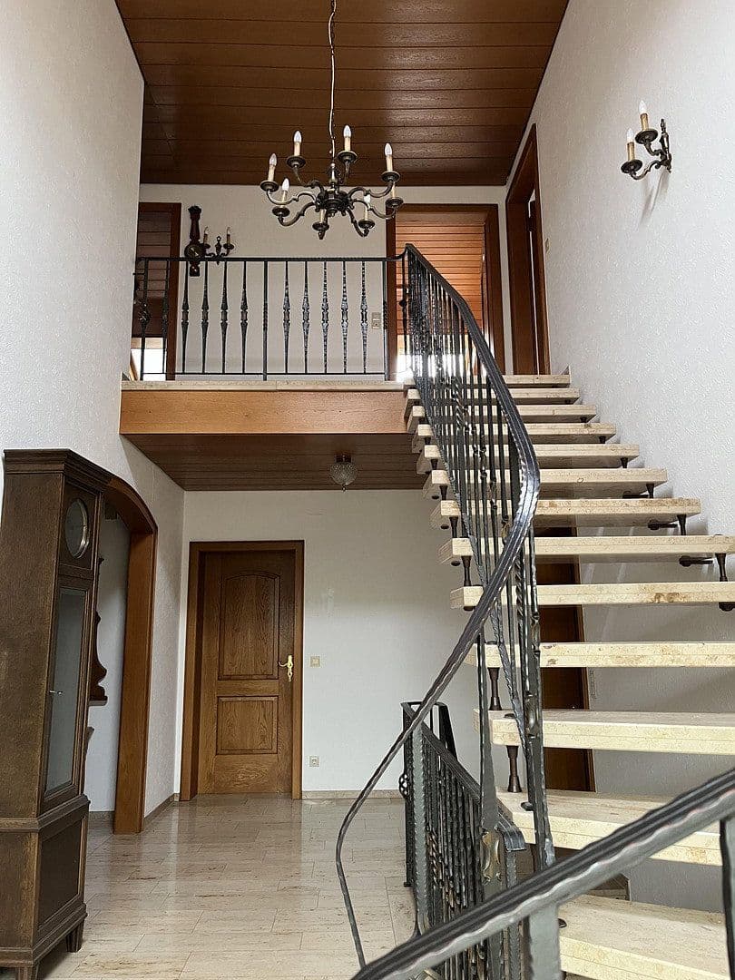 Predaj domu 267 m², pozemek 999 m², Calw, Bádensko-Wurttembersko Predaj domu 267 m², pozemek 999 m², Calw, Bádensko-Wurttembersko