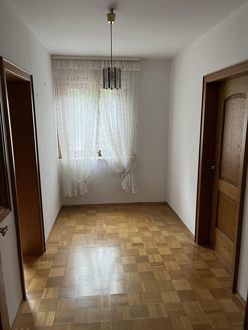 Predaj domu 267 m², pozemek 999 m², Calw, Bádensko-Wurttembersko Predaj domu 267 m², pozemek 999 m², Calw, Bádensko-Wurttembersko
