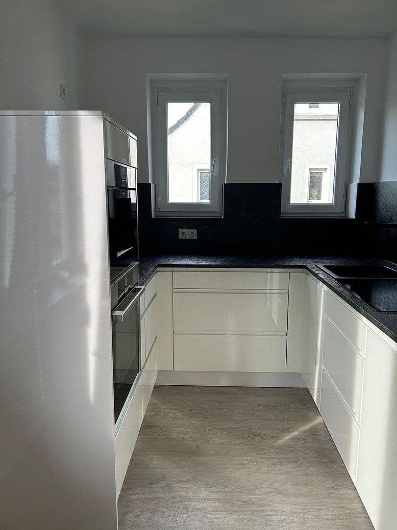 Prenájom bytu 3-izbový 70 m², Kurt-Heintze-Strasse 65, Duisburg, Severné Porýnie - Westfálsko Prenájom bytu 3-izbový 70 m², Kurt-Heintze-Strasse 65, Duisburg, Severné Porýnie - Westfálsko