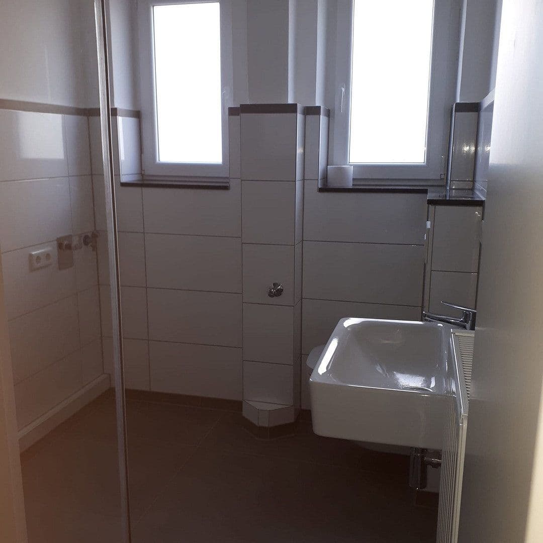 Prenájom bytu 3-izbový 70 m², Kurt-Heintze-Strasse 65, Duisburg, Severné Porýnie - Westfálsko Prenájom bytu 3-izbový 70 m², Kurt-Heintze-Strasse 65, Duisburg, Severné Porýnie - Westfálsko