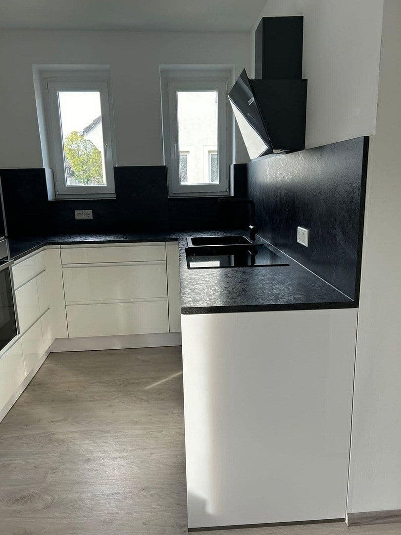 Prenájom bytu 3-izbový 70 m², Kurt-Heintze-Strasse 65, Duisburg, Severné Porýnie - Westfálsko Prenájom bytu 3-izbový 70 m², Kurt-Heintze-Strasse 65, Duisburg, Severné Porýnie - Westfálsko