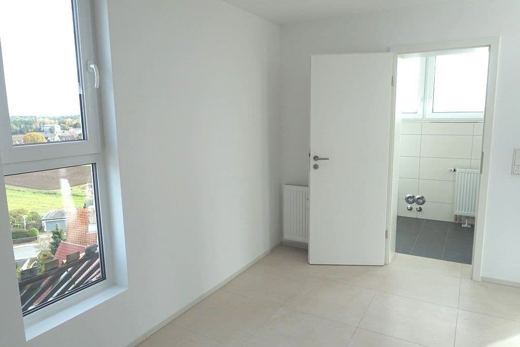 Prenájom bytu 3-izbový 106 m², Nürnberg / Großgründlach, Bavorsko Prenájom bytu 3-izbový 106 m², Nürnberg / Großgründlach, Bavorsko
