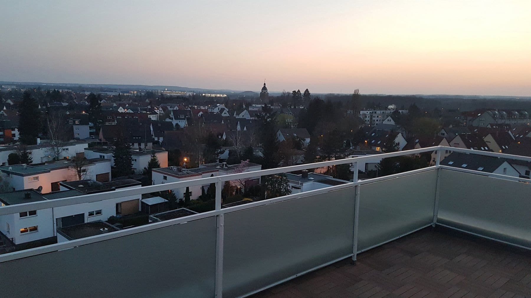 Prenájom bytu 3-izbový 106 m², Nürnberg / Großgründlach, Bavorsko Prenájom bytu 3-izbový 106 m², Nürnberg / Großgründlach, Bavorsko