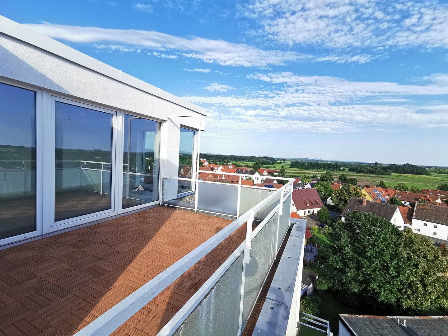 Prenájom bytu 3-izbový 106 m², Nürnberg / Großgründlach, Bavorsko Prenájom bytu 3-izbový 106 m², Nürnberg / Großgründlach, Bavorsko