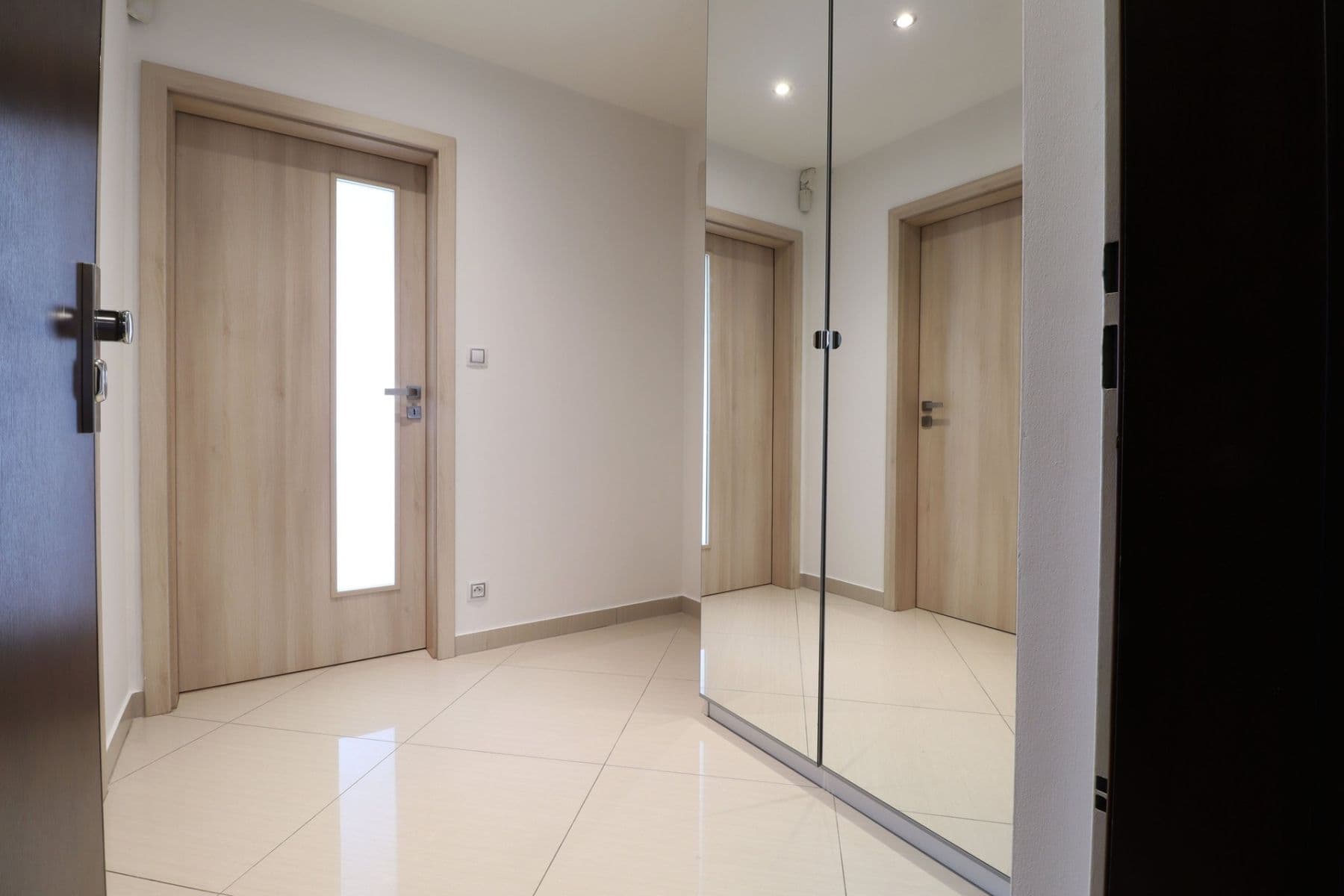 Prenájom bytu 1-izbový 37 m², Olšanská, Praha, Praha Prenájom bytu 1-izbový 37 m², Olšanská, Praha, Praha