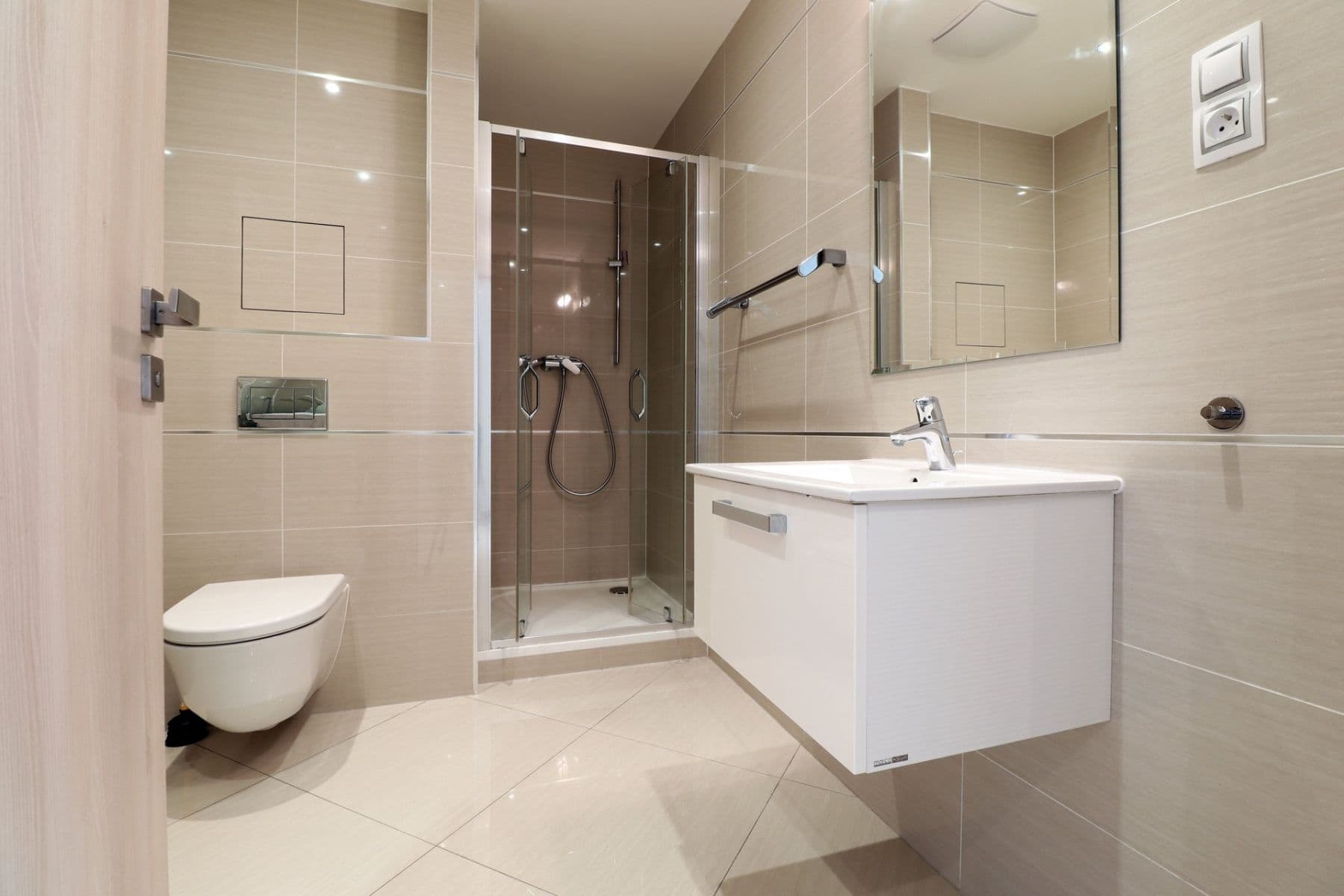 Prenájom bytu 1-izbový 37 m², Olšanská, Praha, Praha Prenájom bytu 1-izbový 37 m², Olšanská, Praha, Praha