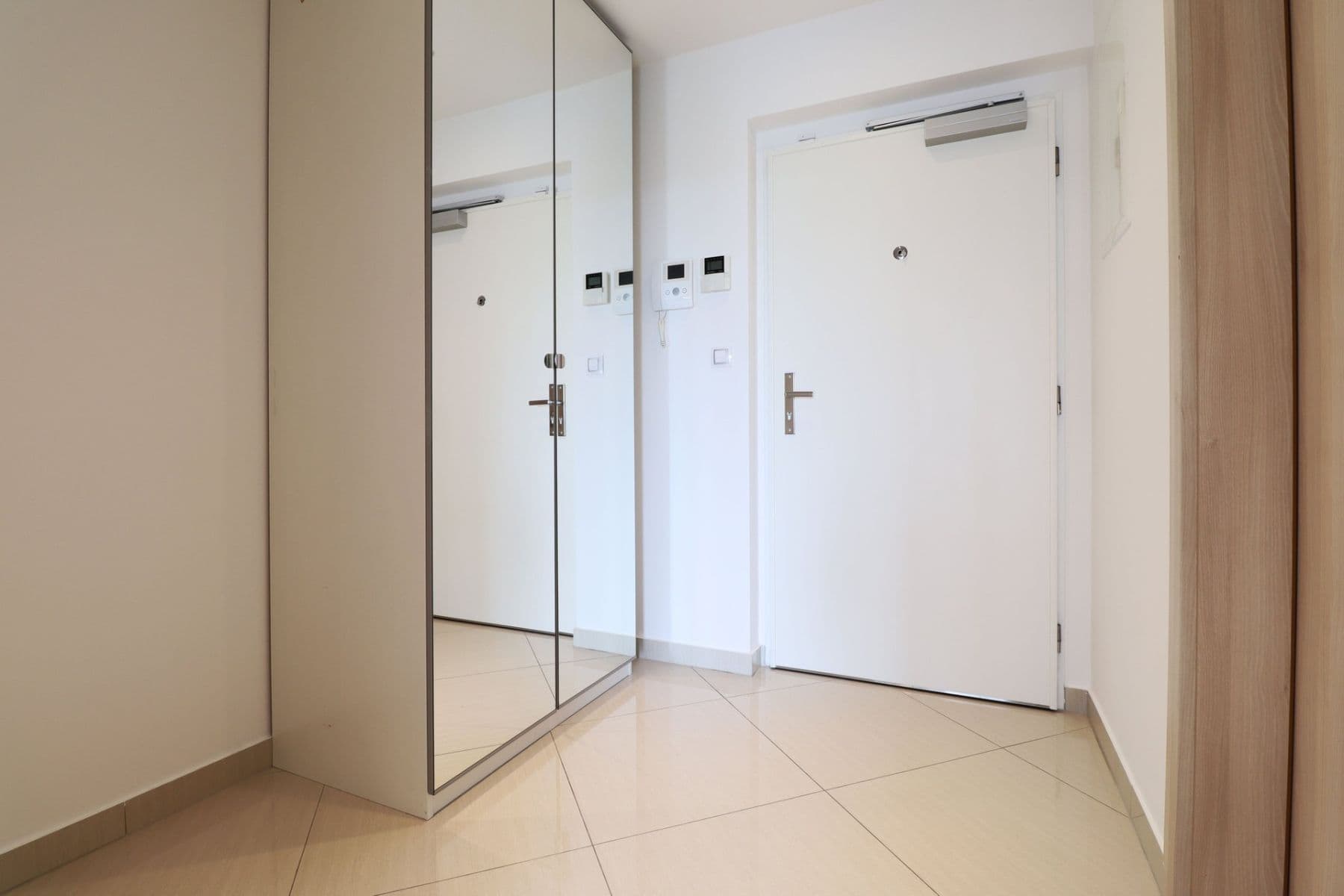 Prenájom bytu 1-izbový 37 m², Olšanská, Praha, Praha Prenájom bytu 1-izbový 37 m², Olšanská, Praha, Praha
