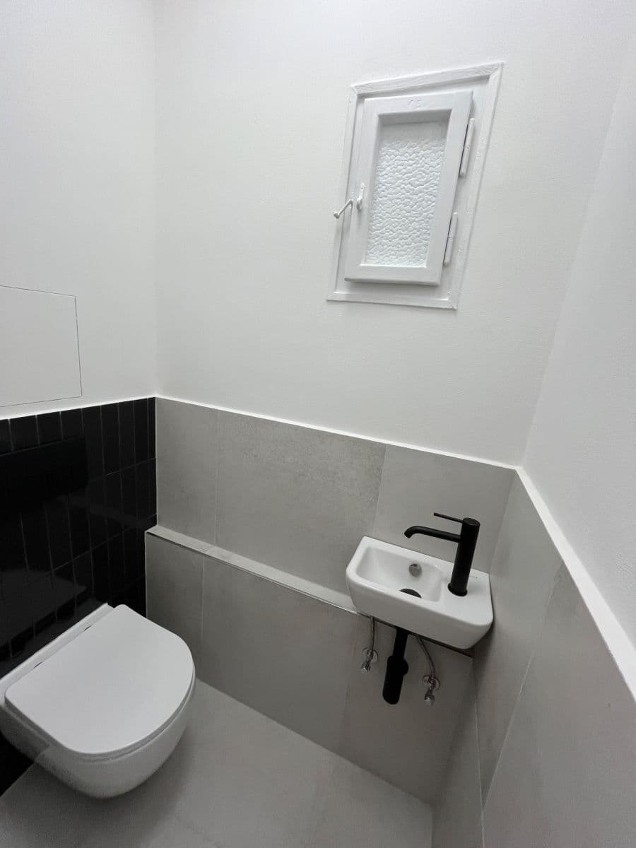 Prenájom bytu 1-izbový 36 m², Petrohradská, Praha, Praha Prenájom bytu 1-izbový 36 m², Petrohradská, Praha, Praha