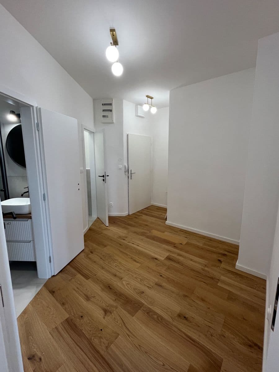 Prenájom bytu 1-izbový 36 m², Petrohradská, Praha, Praha Prenájom bytu 1-izbový 36 m², Petrohradská, Praha, Praha