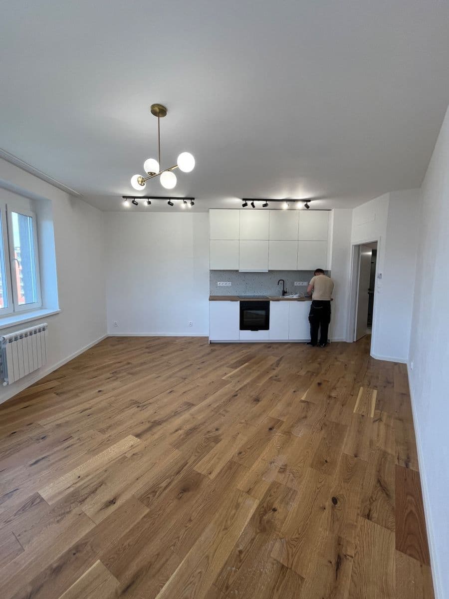 Prenájom bytu 1-izbový 36 m², Petrohradská, Praha, Praha Prenájom bytu 1-izbový 36 m², Petrohradská, Praha, Praha