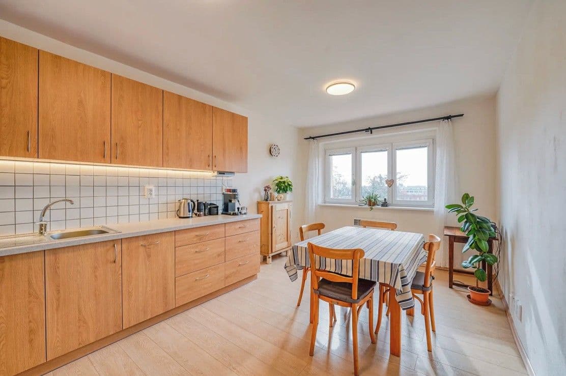 Prenájom bytu 4-izbový 98 m², Na Balkáně, Praha, Praha Prenájom bytu 4-izbový 98 m², Na Balkáně, Praha, Praha
