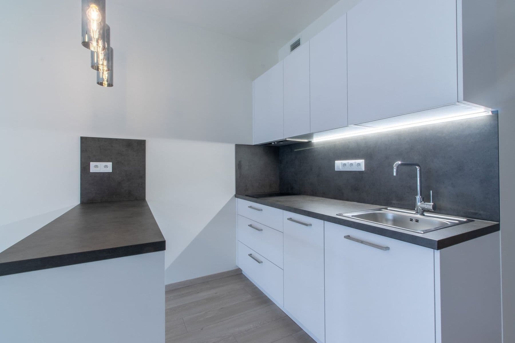 Prenájom bytu 1-izbový 32 m², Poděbradská, Praha, Praha Prenájom bytu 1-izbový 32 m², Poděbradská, Praha, Praha