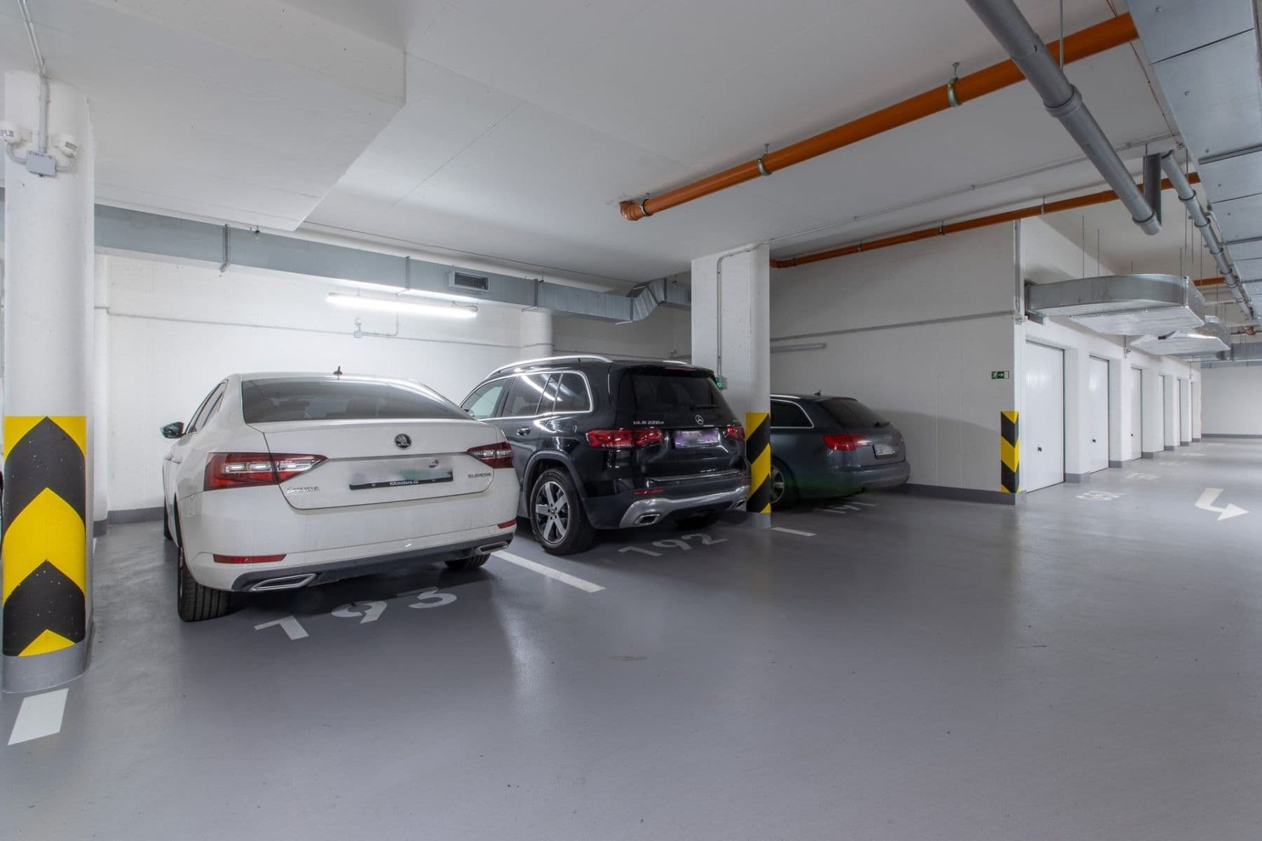 Prenájom garáže 15 m², Poděbradská, Praha, Praha Prenájom garáže 15 m², Poděbradská, Praha, Praha