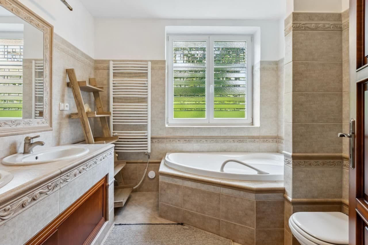 Predaj bytu 4-izbový 130 m², Nebozízek, Karlovy Vary, Karlovarský kraj Predaj bytu 4-izbový 130 m², Nebozízek, Karlovy Vary, Karlovarský kraj