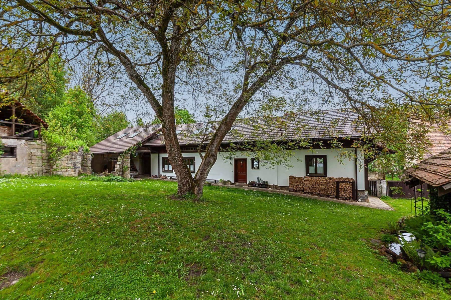 Predaj domu 196 m², pozemek 3.460 m², Staré Hrady, Královéhradecký kraj Predaj domu 196 m², pozemek 3.460 m², Staré Hrady, Královéhradecký kraj