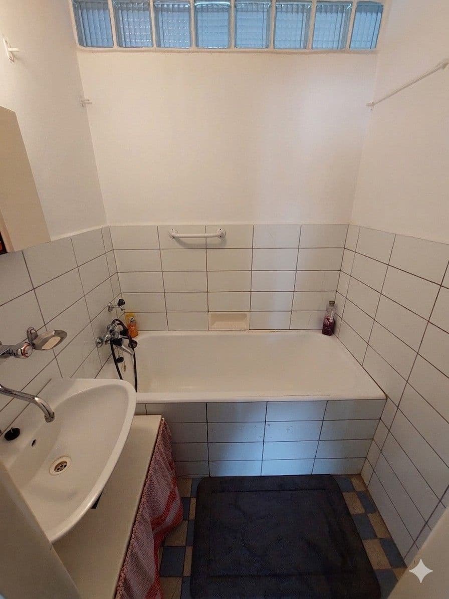 Predaj bytu 3-izbový 65 m², Pod Kosířem, Prostějov, Olomoucký kraj Predaj bytu 3-izbový 65 m², Pod Kosířem, Prostějov, Olomoucký kraj
