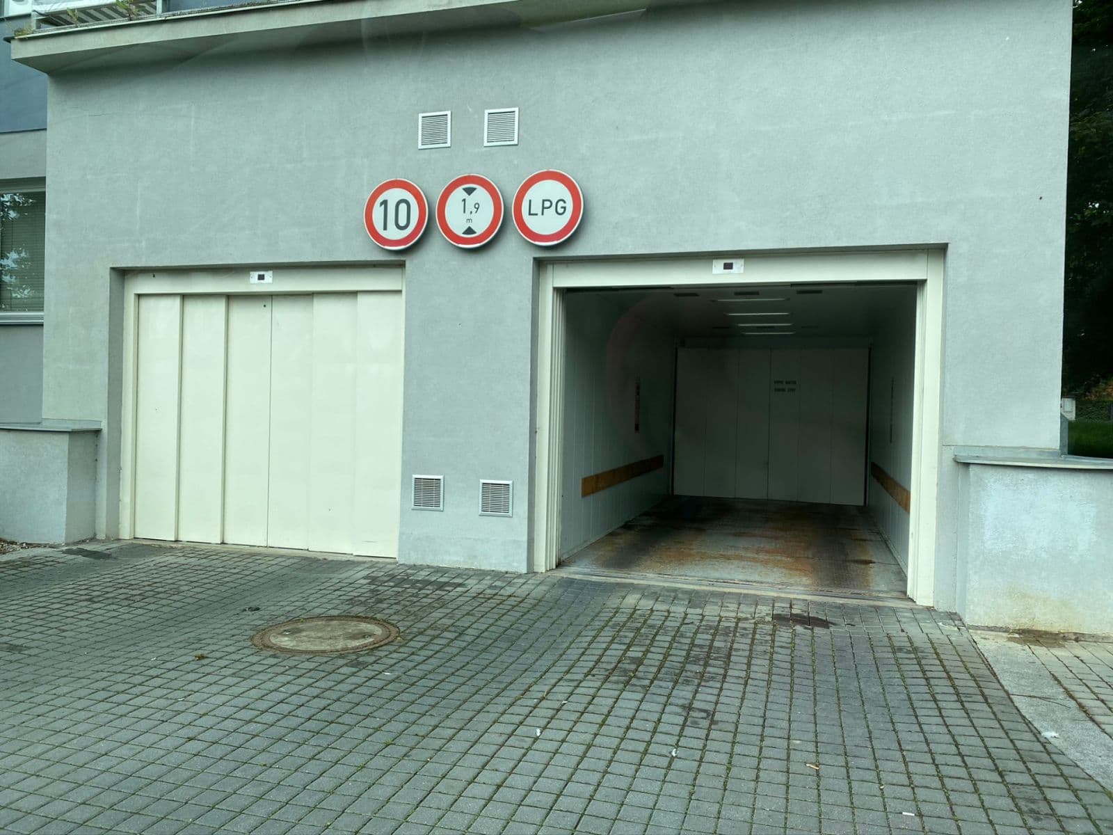 Predaj garáže 12 m², Rejchova, Praha, Praha Predaj garáže 12 m², Rejchova, Praha, Praha