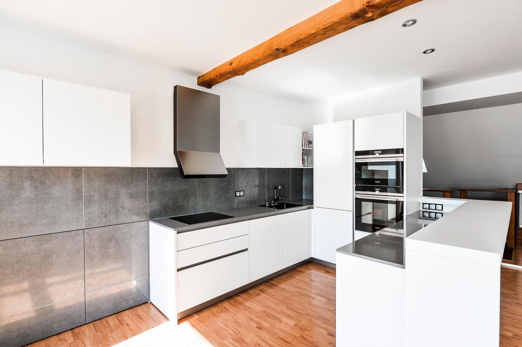 Prenájom bytu 4-izbový 165 m², Jilemnického, Praha, Praha Prenájom bytu 4-izbový 165 m², Jilemnického, Praha, Praha