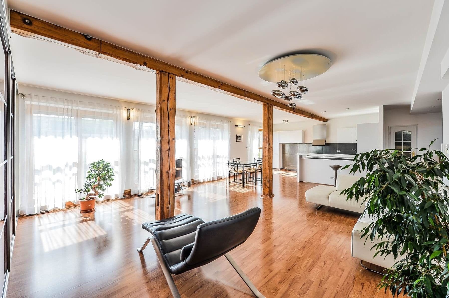 Prenájom bytu 4-izbový 165 m², Jilemnického, Praha, Praha Prenájom bytu 4-izbový 165 m², Jilemnického, Praha, Praha
