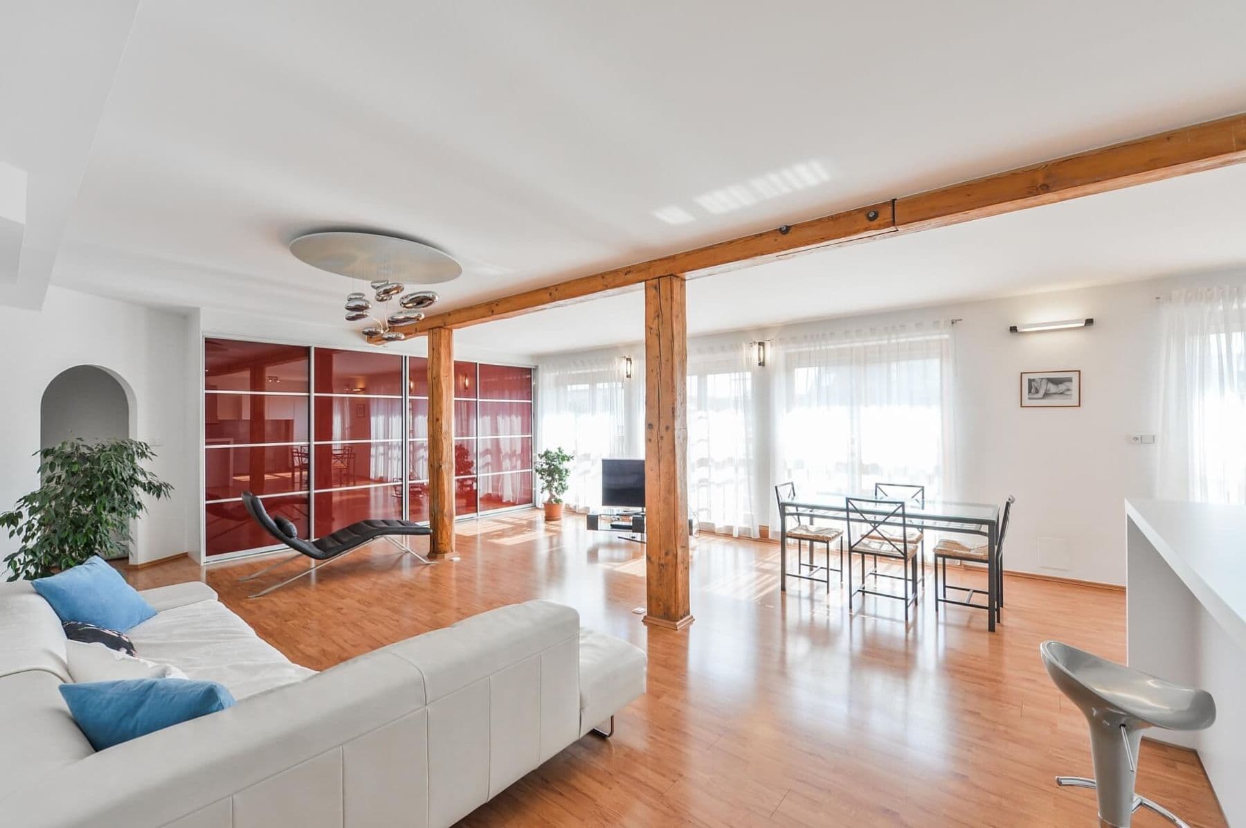 Prenájom bytu 4-izbový 165 m², Jilemnického, Praha, Praha Prenájom bytu 4-izbový 165 m², Jilemnického, Praha, Praha