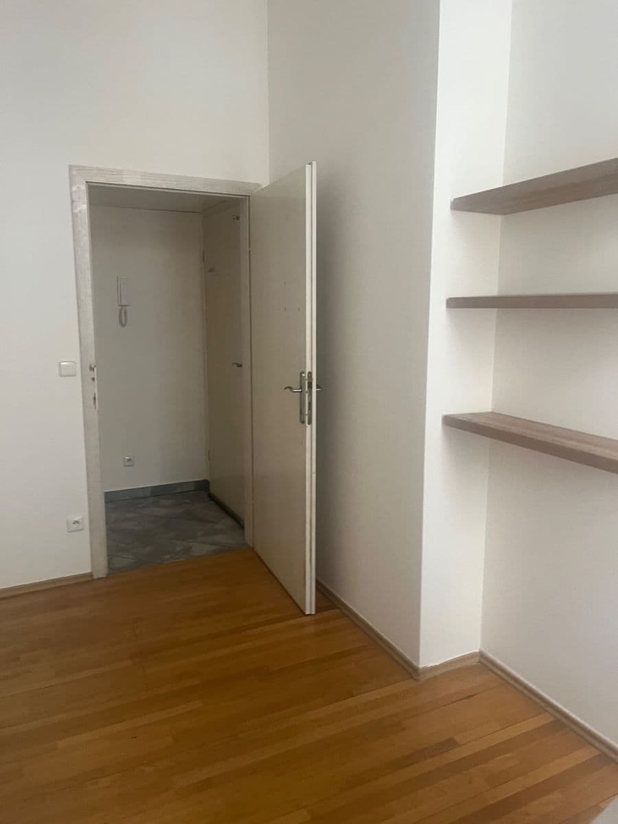 Prenájom bytu 2-izbový 35 m², Umělecká, Praha, Praha Prenájom bytu 2-izbový 35 m², Umělecká, Praha, Praha